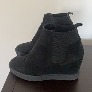 Aquatalia Black Suede Wedge Booties Size 7